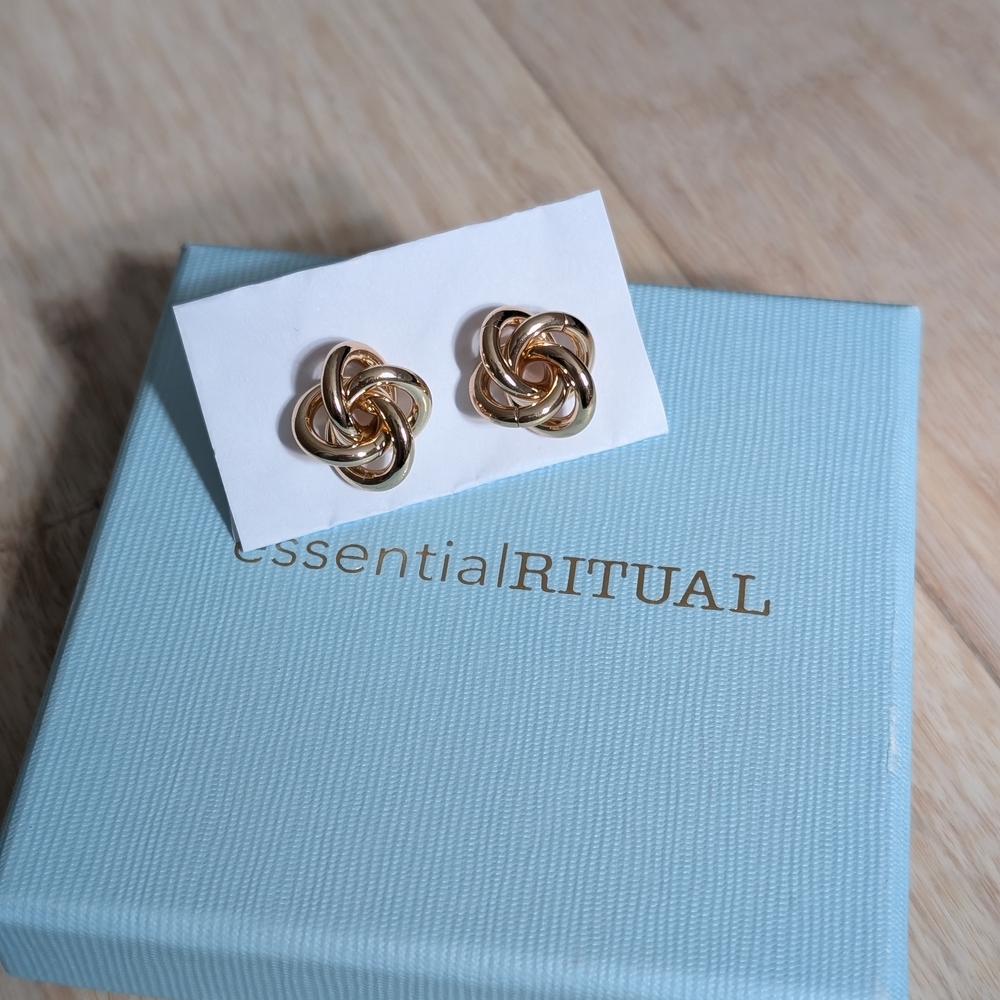 Elegant Gold Knot Earrings Brand New - Picture 4 of 5